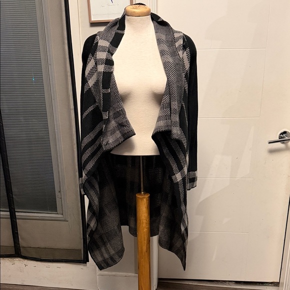 Venus Black and Gray Plaid Long Cardigan - Picture 6 of 10